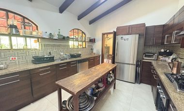 HERMOSA CASA DE  VENTA GUAPULO
