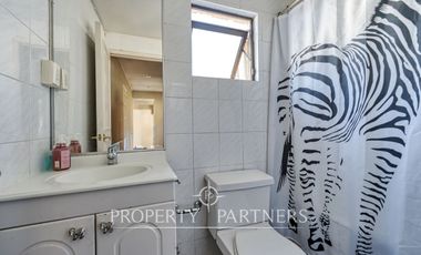 Amplia casa en calle cerrada, excelente ubicación en la Dehesa Central