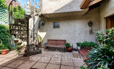 Amplia casa en calle cerrada, excelente ubicación en la Dehesa Central