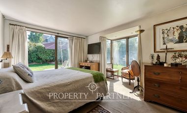 Amplia casa en calle cerrada, excelente ubicación en la Dehesa Central