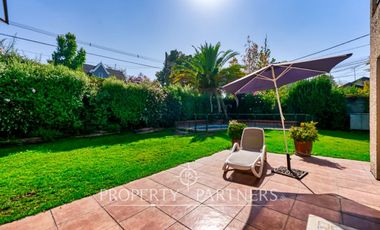 Amplia casa en calle cerrada, excelente ubicación en la Dehesa Central