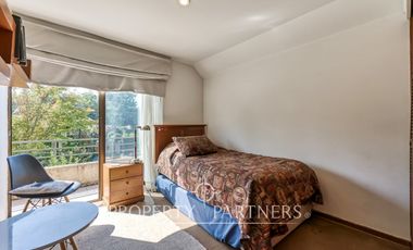 Amplia casa en calle cerrada, excelente ubicación en la Dehesa Central