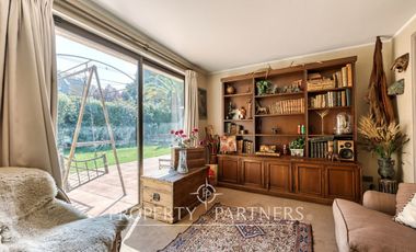 Amplia casa en calle cerrada, excelente ubicación en la Dehesa Central