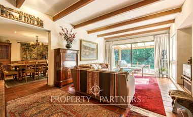 Amplia casa en calle cerrada, excelente ubicación en la Dehesa Central