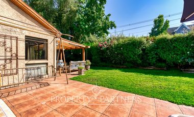 Amplia casa en calle cerrada, excelente ubicación en la Dehesa Central