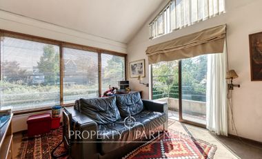 Amplia casa en calle cerrada, excelente ubicación en la Dehesa Central