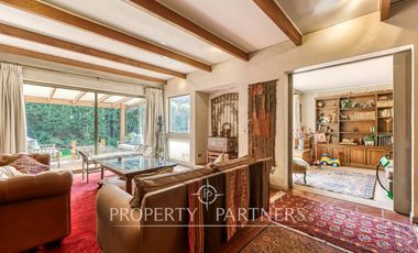 Amplia casa en calle cerrada, excelente ubicación en la Dehesa Central