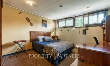 Amplia casa en calle cerrada, excelente ubicación en la Dehesa Central