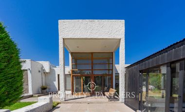 Casa en Parcela en Exclusivo Sector de Pirque, Santa Rita