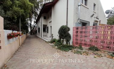 Gran casa en excelente sector de barrio Miraflores