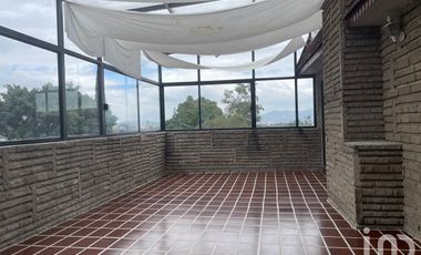 Edificio en venta con ubicación estratégica.