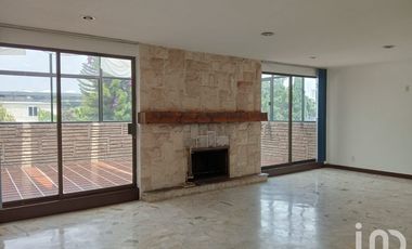 Edificio en venta con ubicación estratégica.