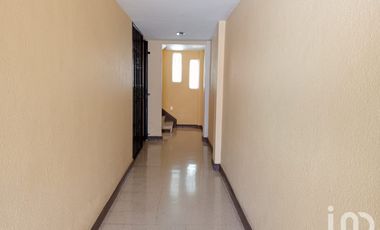 Edificio en venta con ubicación estratégica.
