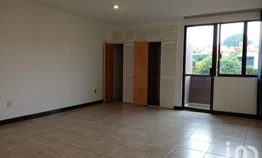 Edificio en venta con ubicación estratégica.