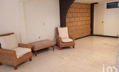 Edificio en venta con ubicación estratégica.