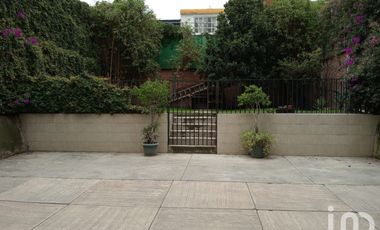 Edificio en venta con ubicación estratégica.