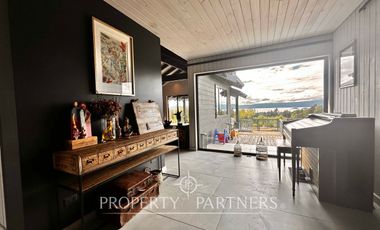 Hermosa casa con vista al lago en parcela a pasos del colegio Alemán