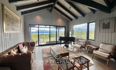 Hermosa casa con vista al lago en parcela a pasos del colegio Alemán