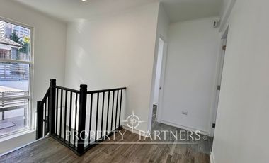 USO COMERCIAL - Luminosa y cálida propiedad remodelada