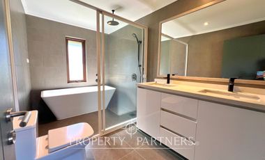 Hermosa y amplia casa en tranquilo condominio