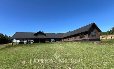 Hermosa y amplia casa en tranquilo condominio