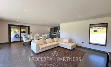 Hermosa y amplia casa en tranquilo condominio