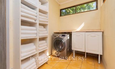 Hermosa Parcela en exclusivo Condominio las Tórtolas, Santa Rita, el mejor sector de Pirque ( Con derecho de canal)