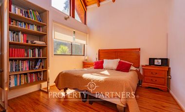 Hermosa Parcela en exclusivo Condominio las Tórtolas, Santa Rita, el mejor sector de Pirque ( Con derecho de canal)