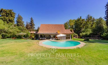 Hermosa Parcela en exclusivo Condominio las Tórtolas, Santa Rita, el mejor sector de Pirque ( Con derecho de canal)