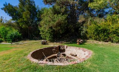 Hermosa Parcela en exclusivo Condominio las Tórtolas, Santa Rita, el mejor sector de Pirque ( Con derecho de canal)