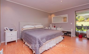 Hermosa Parcela en exclusivo Condominio las Tórtolas, Santa Rita, el mejor sector de Pirque ( Con derecho de canal)