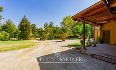 Hermosa Parcela en exclusivo Condominio las Tórtolas, Santa Rita, el mejor sector de Pirque ( Con derecho de canal)