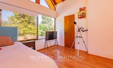 Hermosa Parcela en exclusivo Condominio las Tórtolas, Santa Rita, el mejor sector de Pirque ( Con derecho de canal)