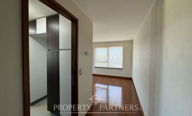 En venta, amplio y luminoso departamento, Cumbres del Sur.