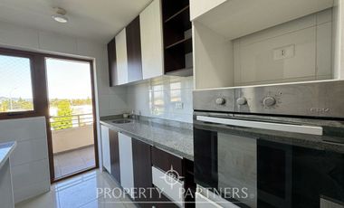 En venta, amplio y luminoso departamento, Cumbres del Sur.