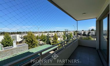 En venta, amplio y luminoso departamento, Cumbres del Sur.