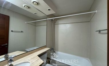 En venta, amplio y luminoso departamento, Cumbres del Sur.