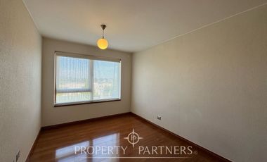 En venta, amplio y luminoso departamento, Cumbres del Sur.