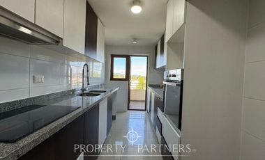 En venta, amplio y luminoso departamento, Cumbres del Sur.