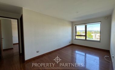 En venta, amplio y luminoso departamento, Cumbres del Sur.