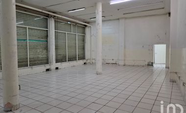 Local en Renta a una cuadra del metro Los Reyes
