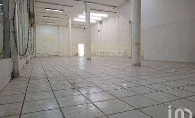 Local en Renta a una cuadra del metro Los Reyes