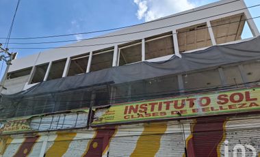 Local en Renta a una cuadra del metro Los Reyes