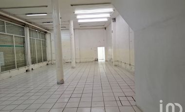 Local en Renta a una cuadra del metro Los Reyes