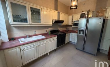 Se renta casa en Rio Ebro con uso de suelo comercial o habitacional