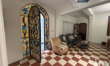 Se renta casa en Rio Ebro con uso de suelo comercial o habitacional