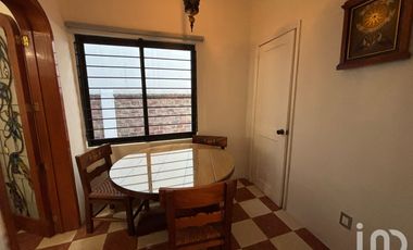 Se renta casa en Rio Ebro con uso de suelo comercial o habitacional