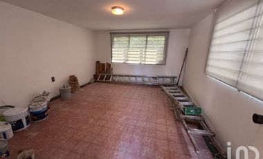Se renta casa en Rio Ebro con uso de suelo comercial o habitacional