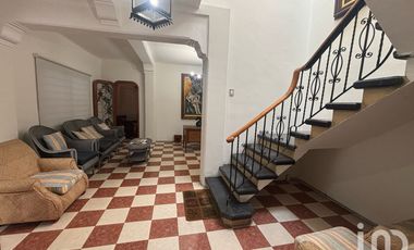 Se renta casa en Rio Ebro con uso de suelo comercial o habitacional