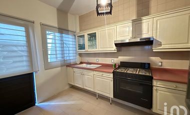 Se renta casa en Rio Ebro con uso de suelo comercial o habitacional